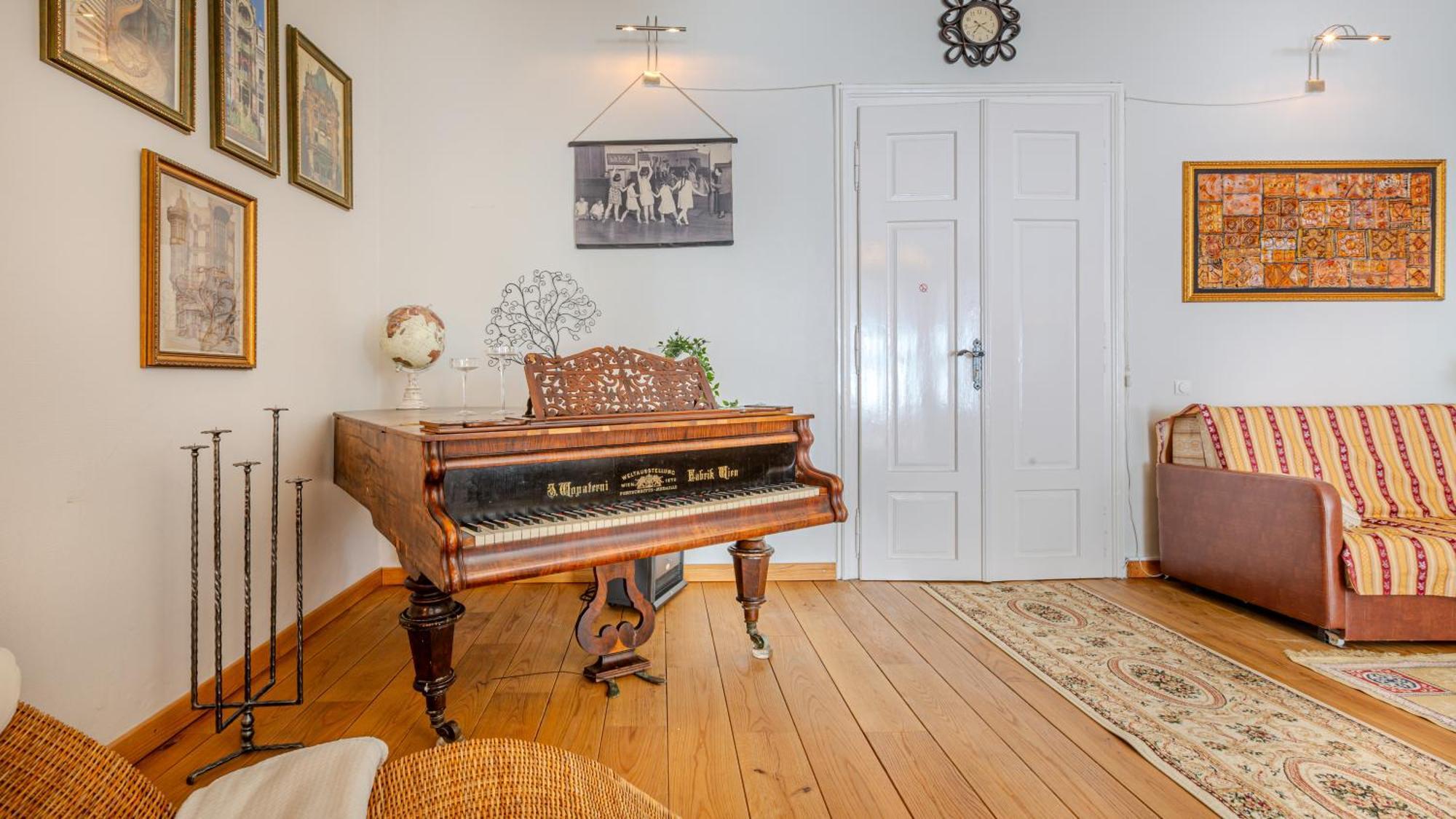 A Piece Of History Apartment *